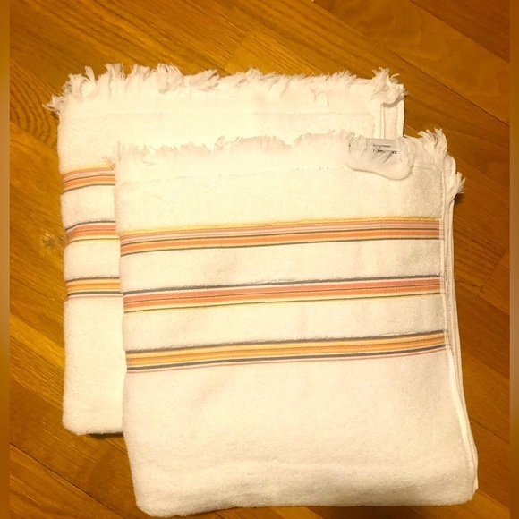 Other - 2-pack large bath towels CAROLINA COLLECTION white with orange stitch NWOT